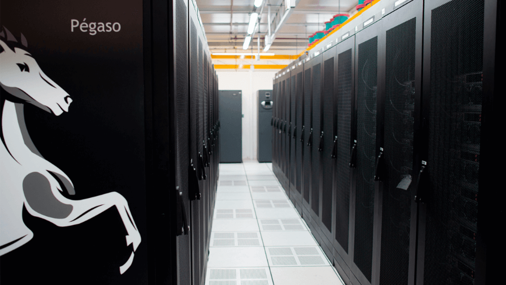 Pégaso, um de nossos supercomputadores, localizado em um Centro de Processamento de Dados (CPD).